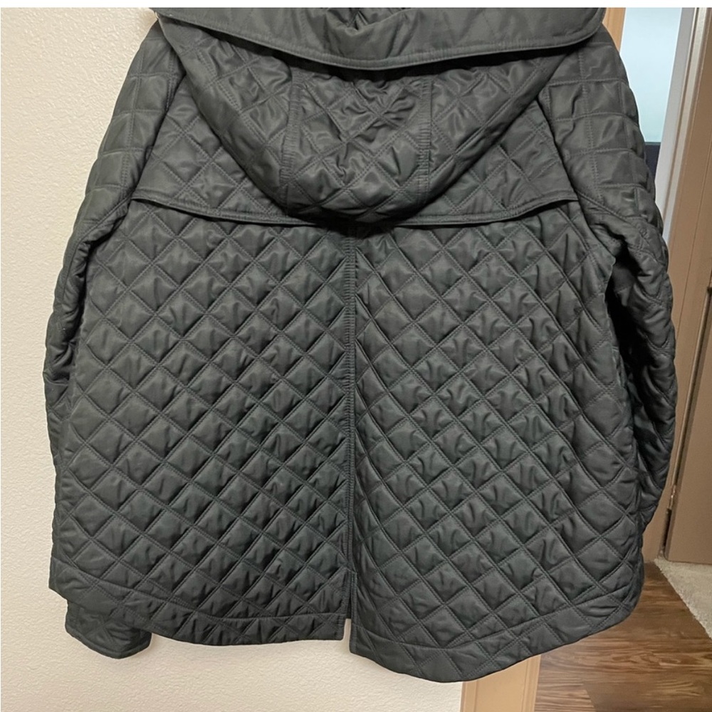 Burberry Black Quilted Hooded Jacket - Picture 4 of 15